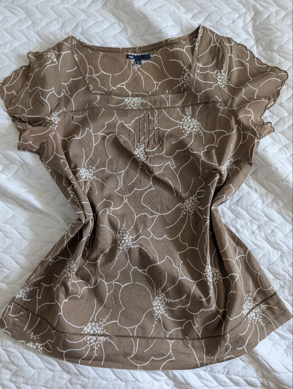 GAP Taupe Floral Short Flutter Sleeve Blouse